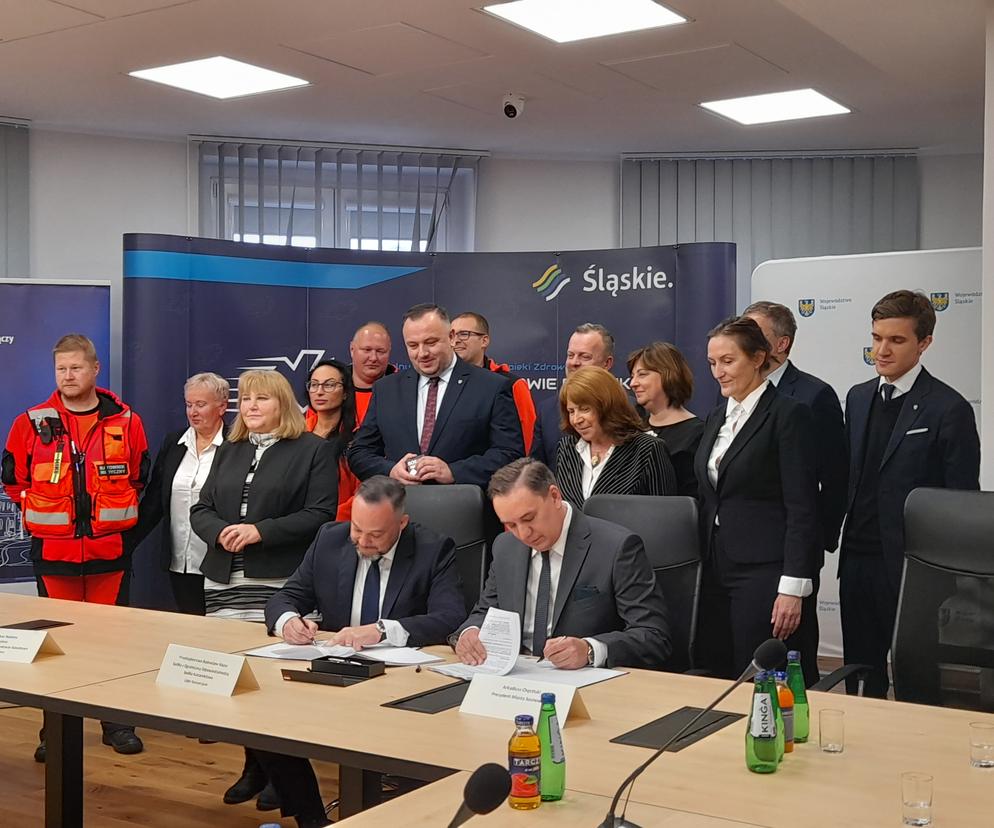 Podpisanie umowy dotyczącej budowy nowej siedziby sosnowieckiego pogotowia 