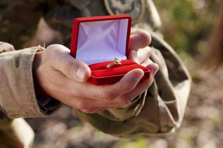 Barwy szczęścia odc. 2793. Gabrysia Niedzielska (Marta Juras), żołnierz Jack (Paweł Peterman)