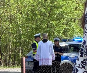 Policja przyjechała na sygnale do kościoła. Proboszcz negocjował, przemówił do wiernych