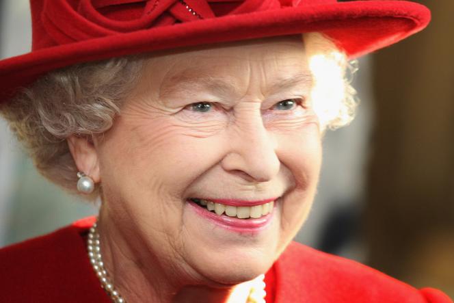 94-letnia królowa Elżbieta ujeżdża kuca. Nietęga mina