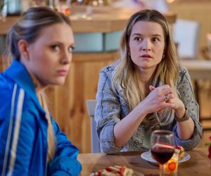 Na Wspólnej odc. 4061. Kasia (Julia Chatys), Daria (Patrycja Topajew)