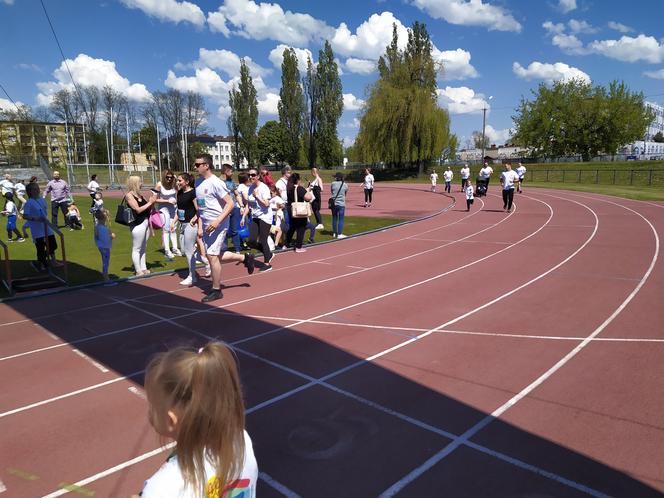 Zobacz uczestników maratonu charytatywnego zorganizowanego przez siedlecką Siedemnastkę