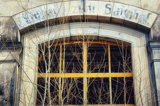 Opuszczony dworzec widmo w Lubawce. Wielki gmach kiedyś był perełką, dziś straszy