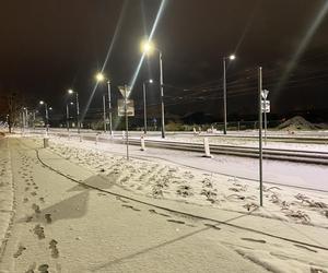 Zima zaatkowała w Olsztynie. Na ulicach zrobiło się biało [ZDJĘCIA]