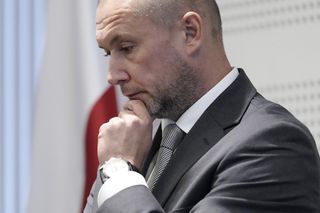 Uderzył autem w drzewo i odjechał?! Pijany sędzia Iwaniec zaprzecza, że to on kierował