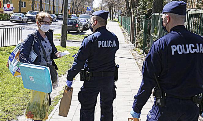 Lublin: Policjanci ROZDAJĄ MASECZKI! Ruszyli pod sklepy i targowiska. „Mamy jeden cel”