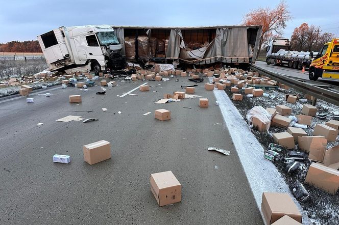 Karambol na autostradzie A4 pod Bolesławcem. Zderzyło się siedem aut, nie żyje kierowca busa 