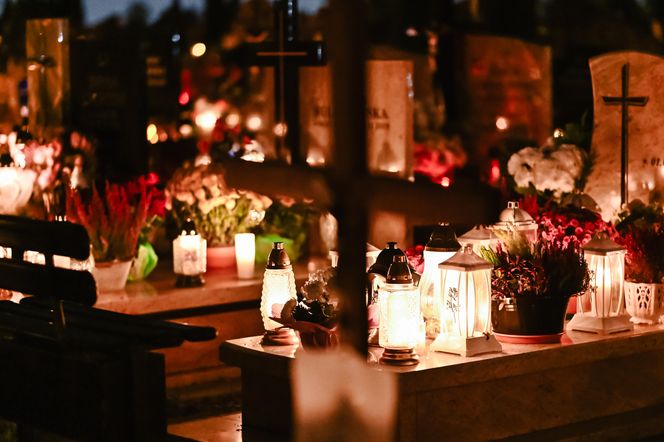 1 listopada na Cmentarzu Łostowickim w Gdańsku. Tak wygląda w dniu Wszystkich Świętych