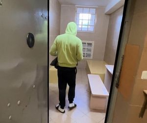 Bestialskie ataki na starsze kobiety w Warszawie. Policja zatrzymała podejrzanego. Zdradził go ślad na torebce