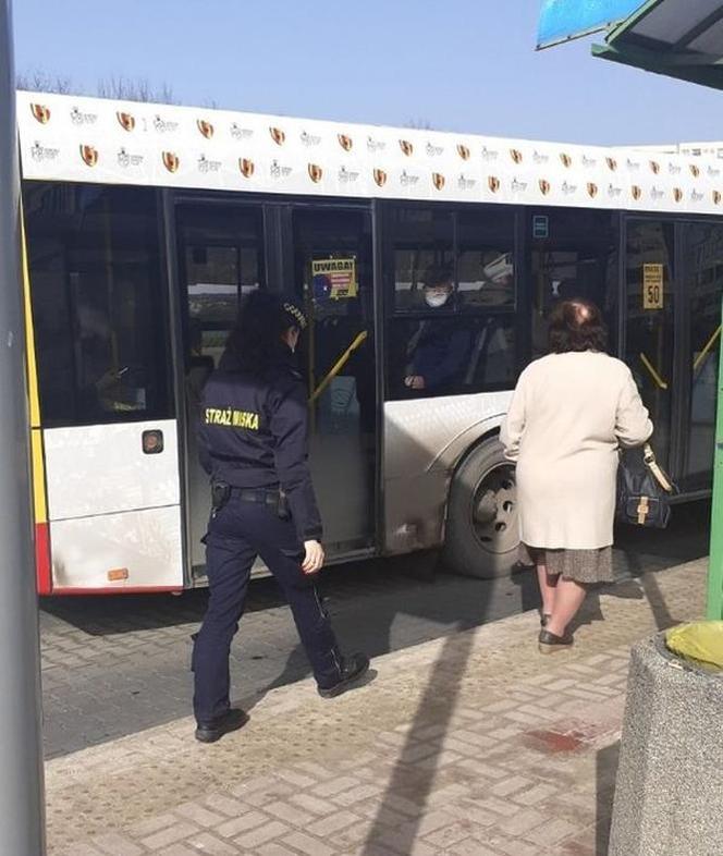 Straż miejska wkracza do autobusów. POLOWANIE na pasażerów bez masek czas zacząć!