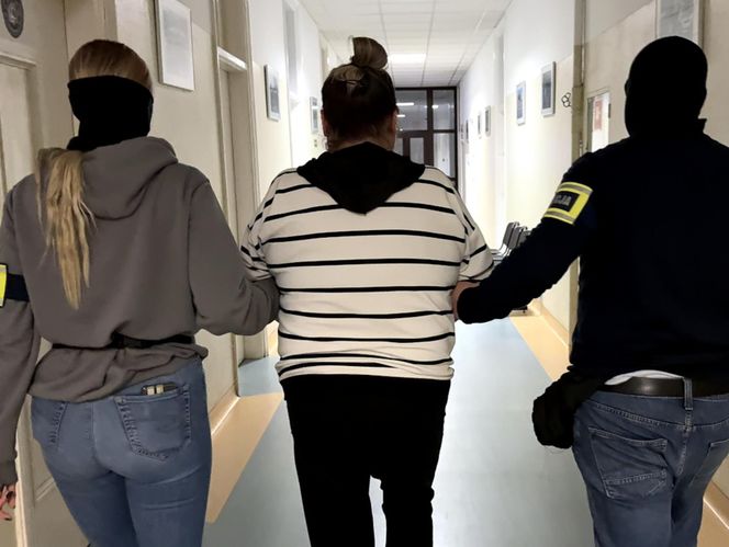 Spektakularna akcja na Pradze Północ i Żoliborzu. Policja uderza w narkotykowy biznes. Zobacz, co znaleziono w ich kryjówkach!