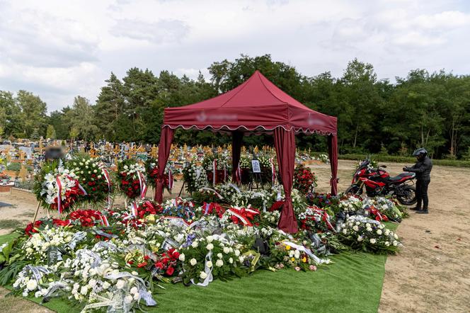 Grób st. ogn. Patryka Michalskiego utonął w kwiatach