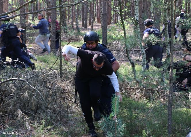 Policjanci z Rzeszowa jak z filmu Patryka Vegi. Zobaczcie zdjęcia z poligonu 