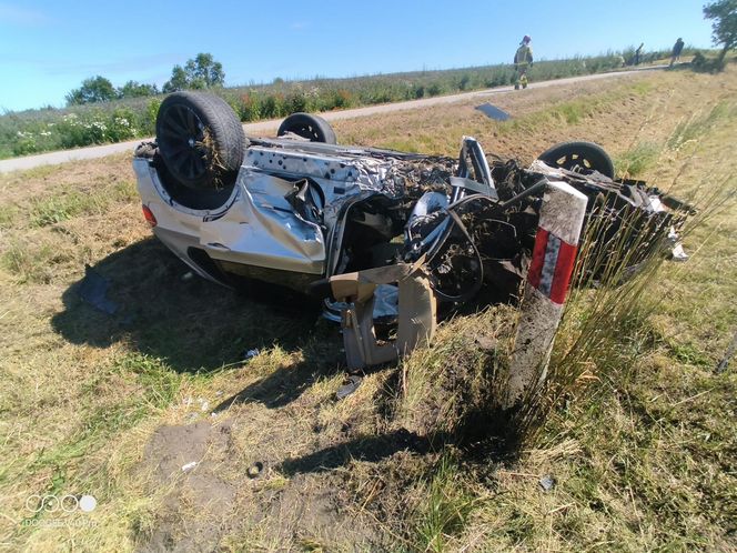 Czołowe zderzenie na "szesnastce". 7 osób poszkodowanych, w tym dziecko!