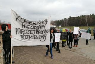 Rodzice protestują przeciwko zmianom w ich szkole