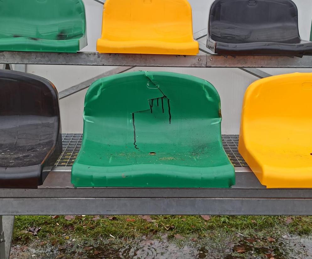 Sokołów Podlaski: Wandale zniszczyli krzesełka na  stadionie