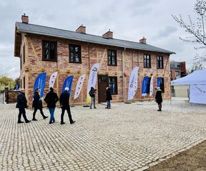 Rozebrali stary dom, przenieśli w nowe miejsce i postawili na nowo. Takie rzeczy tylko w Toruniu