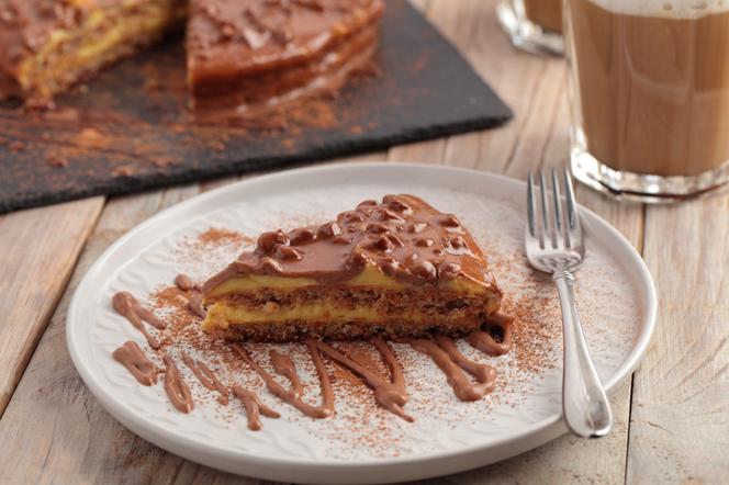 Szwedzki torcik czekoladowo-migdałowy: obłędny przepis na pyszny deser z IKEA