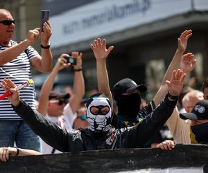 Protest przeciwko imigrantom.Tysiące kibiciów na ulicach Katowic