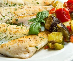 Okoń morski czyli labraks z piekarnika z warzywami