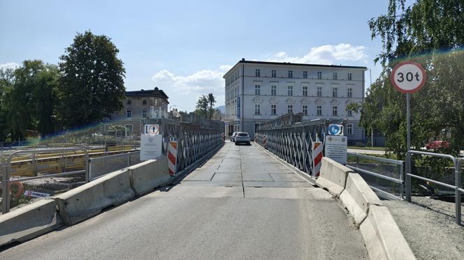 Stronie Śląskie niemal rok po powodzi. Jak wygląda dziś miejsce, gdzie pękła tama? 