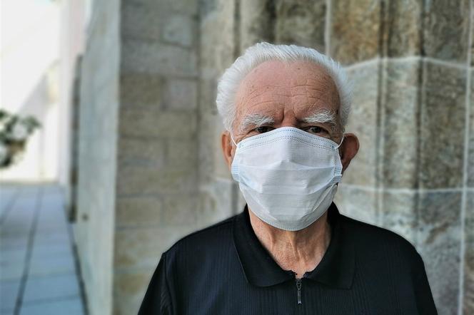 Koronawirus. Seniorzy nie chcą pomocy w epidemii? Doświadczają SYNDROMU