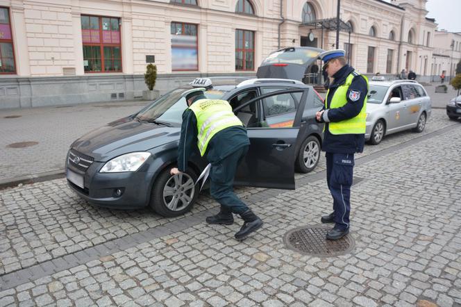 Podlascy policjanci skontrolowali taksówki i ujawnili 70 wykroczeń [ZDJĘCIA]