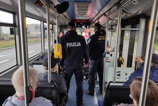 Warszawa: 30-latka dostała ataku w autobusie. Pomogli jej strażnicy miejscy