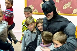 „Kiedy zapytaliśmy dzieci, co napisały w liście do Mikołaja, odpowiedziały, że marzą o toalecie”