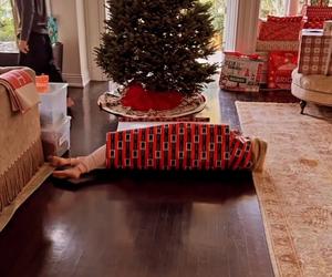 Heidi Klum została seksownym prezentem na Święta! Zobacz, co jest pod prezentowym papierem