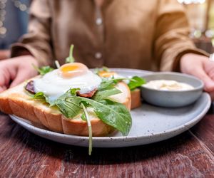 Takie śniadanie to przepis na cukrzycę. Naukowcy ostrzegają też przed kolacją