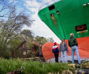 Norwegia. Kontenerowiec zszedł z kursu i niemal uderzył w dom. To surrealistyczne