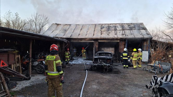 Pożar warsztatu samochodowego w Wyżnicy w gm. Dzierzkowice