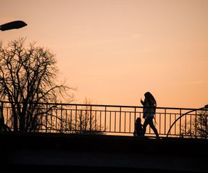 Spacerująca nocą 12-latka zwróciła uwagę operatorów monitoringu