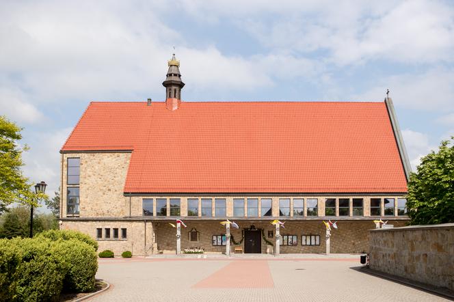 Przez proboszcza musiałam pochować męża 20 kilometrów od domu.