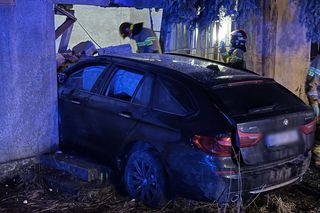Pijany kierowca BMW wjechał w budynek
