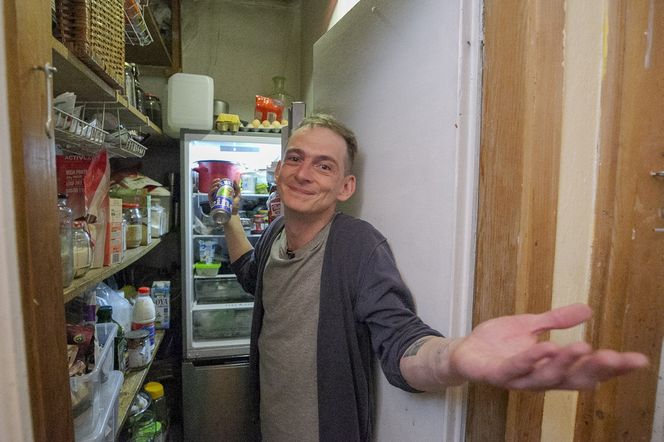 Rząd chce wspierać artystów. Jaś Kapela: „Kasjerka ma więcej niż ja”