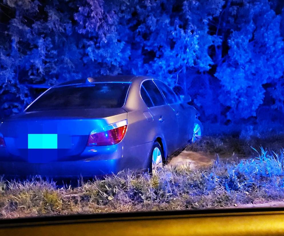 Kierowca BMW szarżował na drodze. Zatrzymał go...hydrant