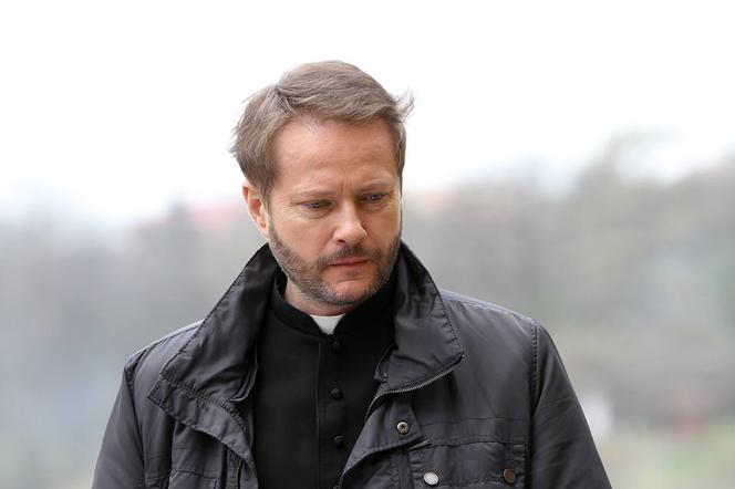 Ojciec Mateusz 10 sezon. Ksiądz Mateusz Żmigrodzki (Artur Żmijewski)