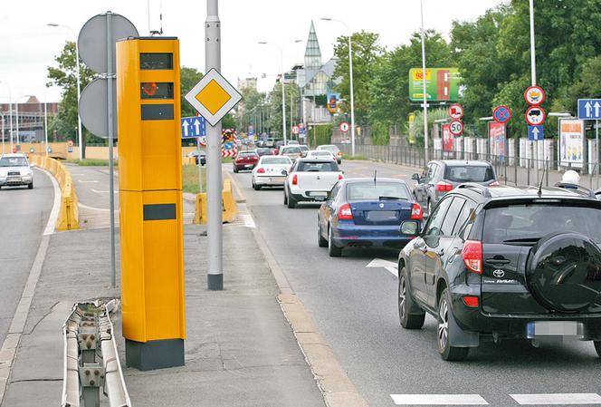 On chce żebyś pokochał fotoradary! I wyda na to 4 miliony złotych