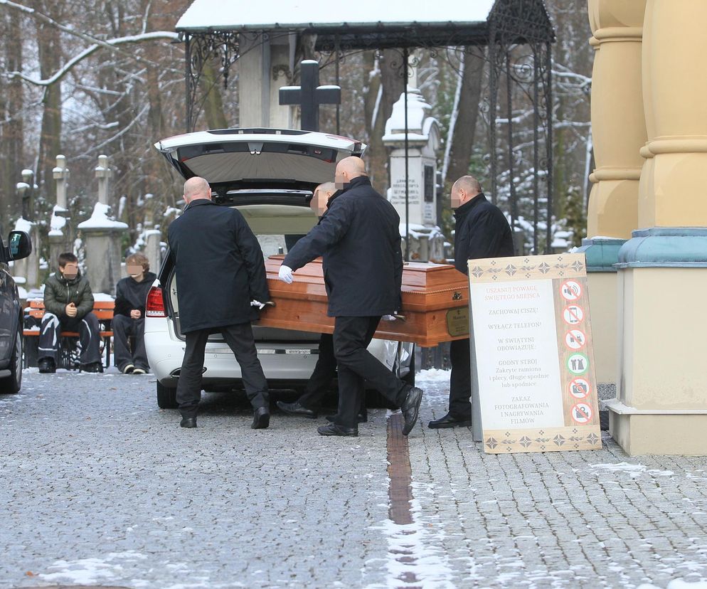 Pogrzeb 14-letniego Maksa potrąconego na pasach w Warszawie. Pożegnali go koledzy i rodzina