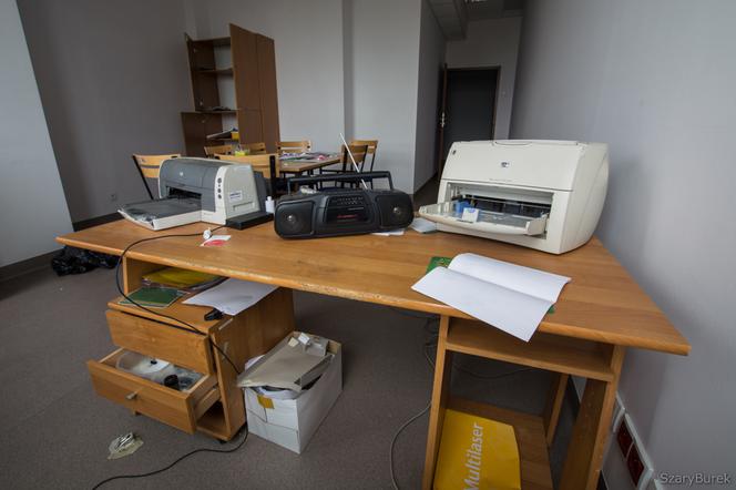 Zlikwidowana szkoła nadal straszy [GALERIA]