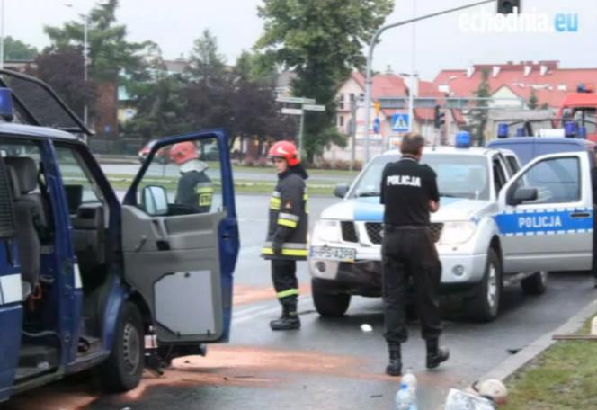 Wypadek w Kielcach - audi wjechało w radiowóz