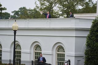 Trump wszedł na dach Białego Domu! Mówił o broni nuklearnej