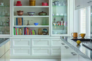 Biała zabudowa kuchenna