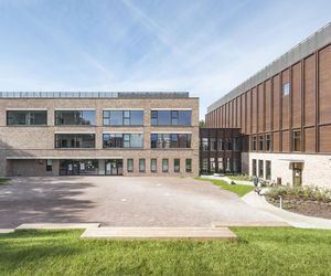 Życie w Architekturze 2025. Szkoła podstawowa nr 400 w Warszawie. Bujnowski Architekci; Piotr Bujnowski, Martyna Rowicka-Michałowska, Karina Jędrak-Kościesza