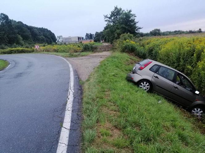Pijany kierowca spowodował wypadek, potem rzucił się na ratowników  