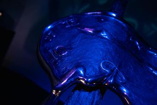 Rzeźby Salvadora Dalego w Fabryce Norblina w Warszawie