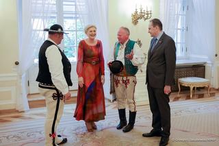 Agata Duda w eleganckich sukienkach