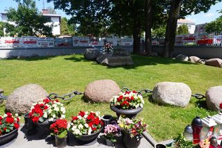 Nagrobek księdza Jerzego Popiełuszki